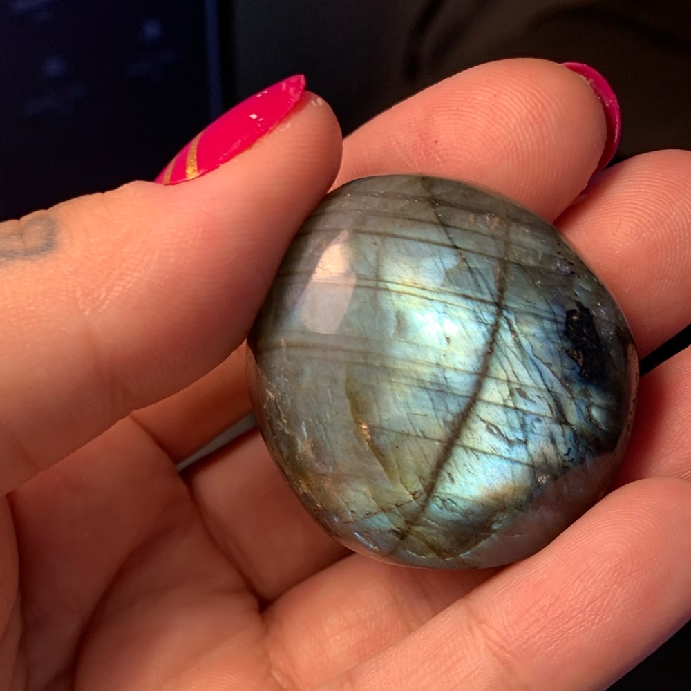 Labrodite palm stone